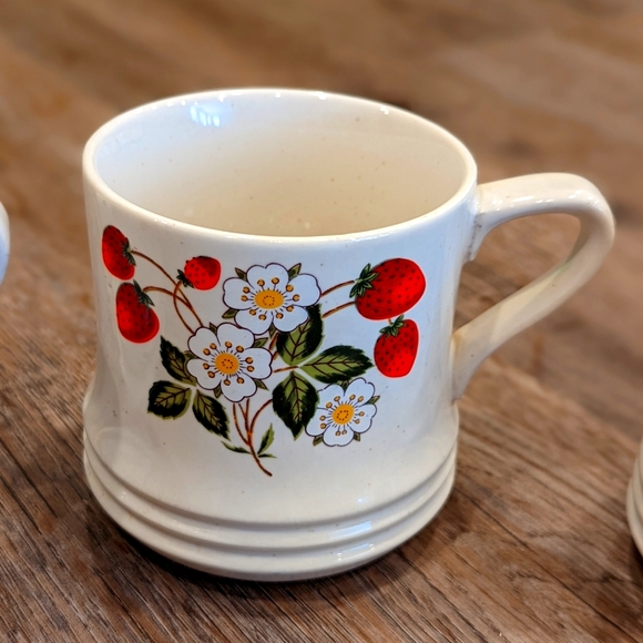 Sheffield Home Other - Vintage 1970's Sheffield Strawberries 'n Cream Stoneware Coffee Mugs - Set of 4